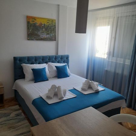 Holiday Apartament Three Nis Exterior photo